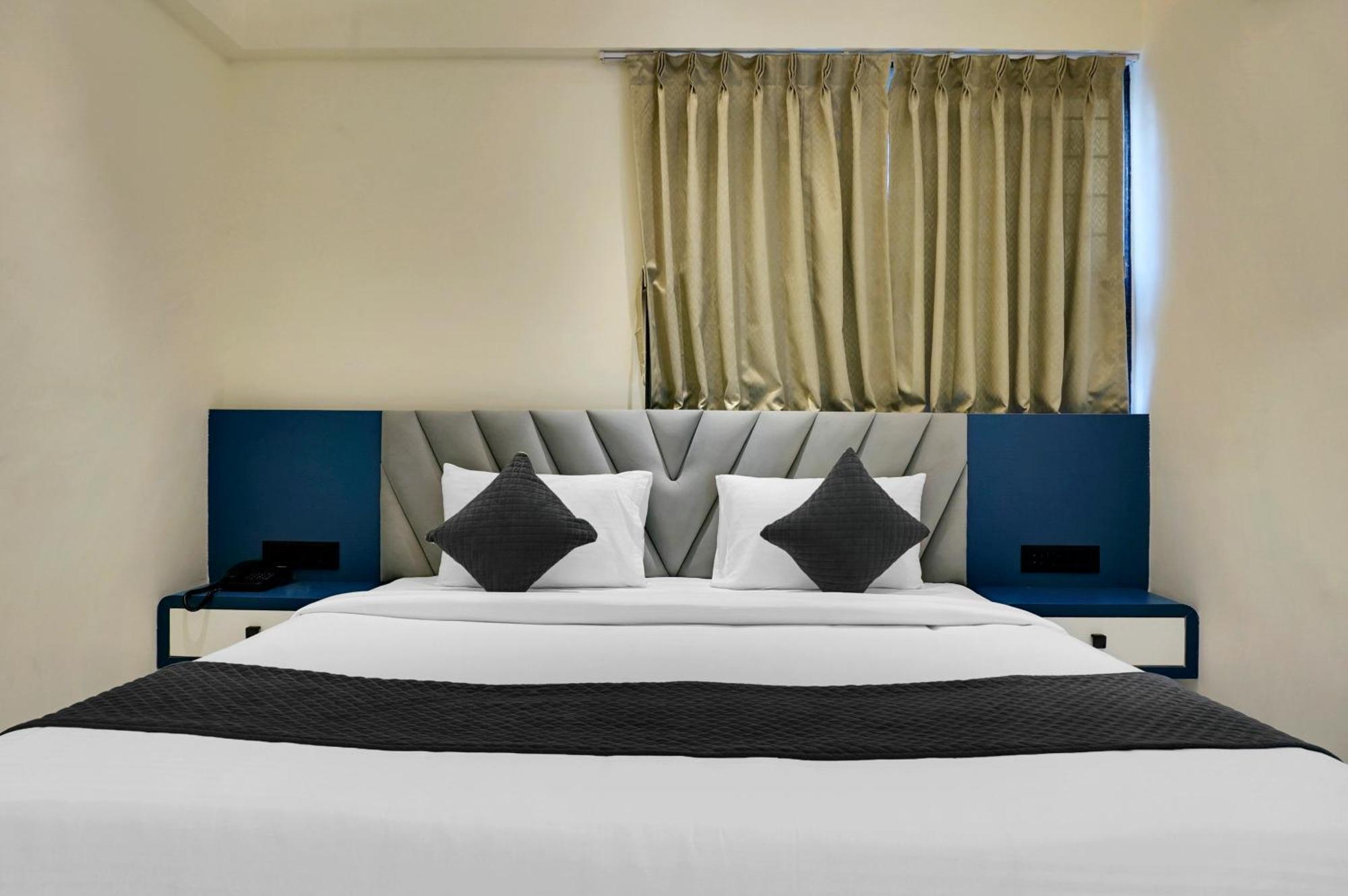 Palm Suites Baner- Indian Nationals Only 浦那 外观 照片