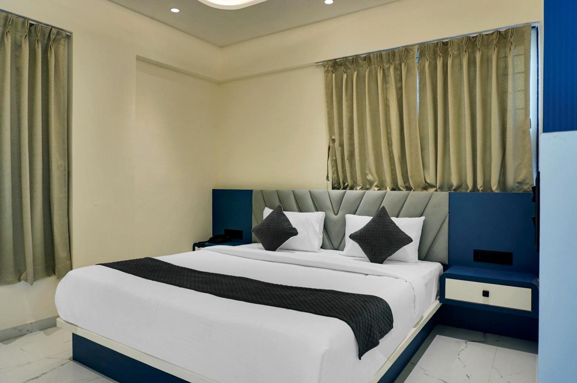 Palm Suites Baner- Indian Nationals Only 浦那 外观 照片