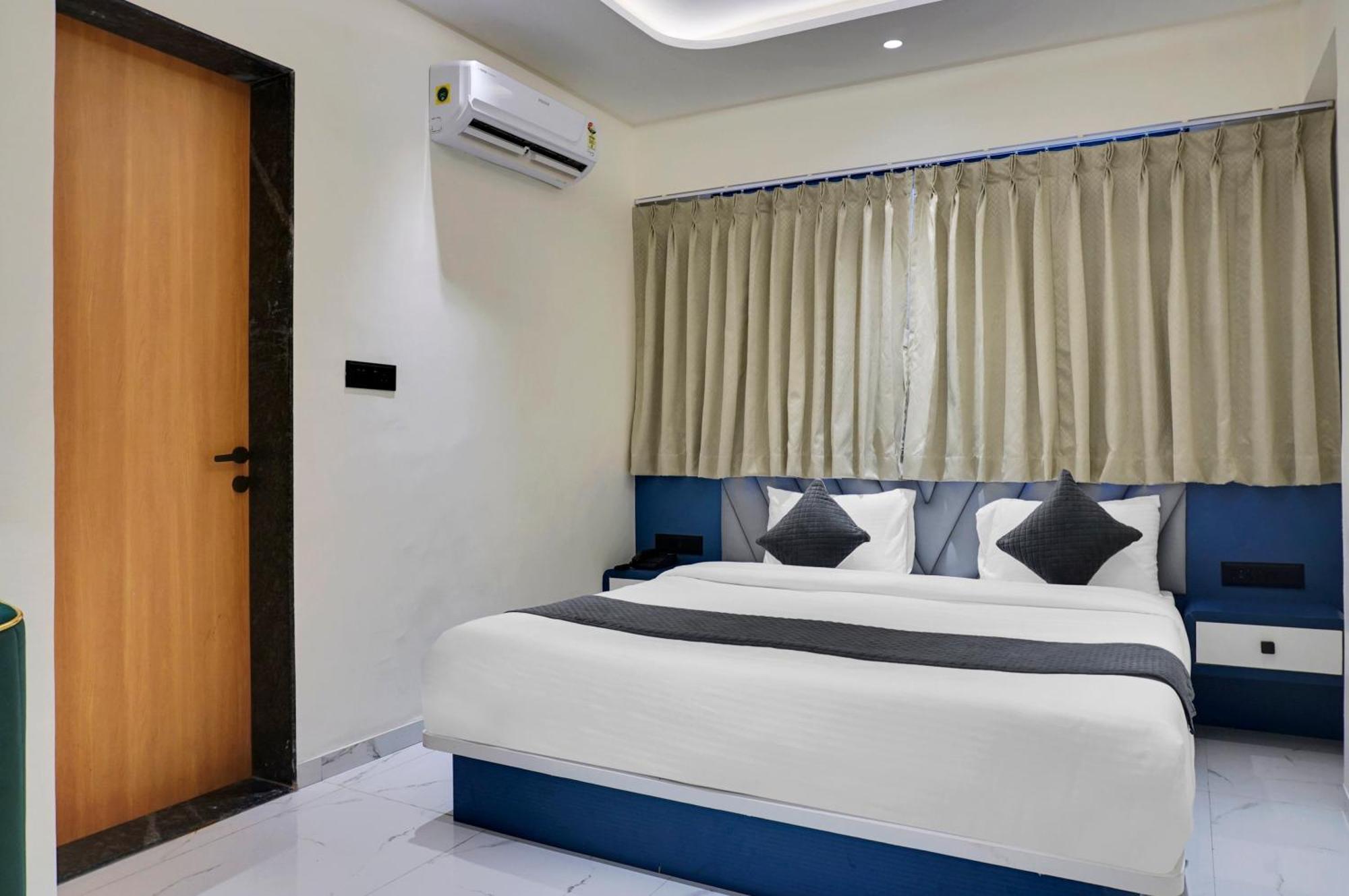Palm Suites Baner- Indian Nationals Only 浦那 外观 照片