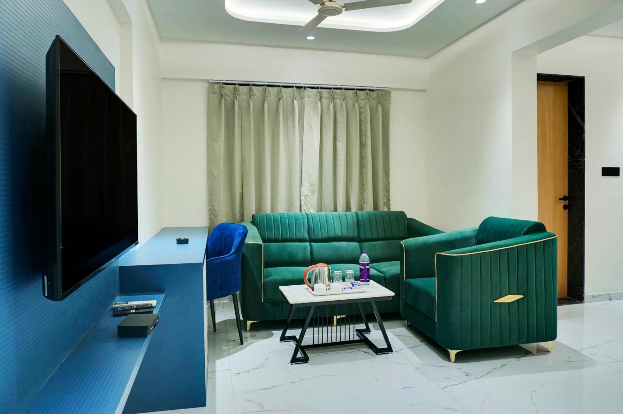 Palm Suites Baner- Indian Nationals Only 浦那 外观 照片