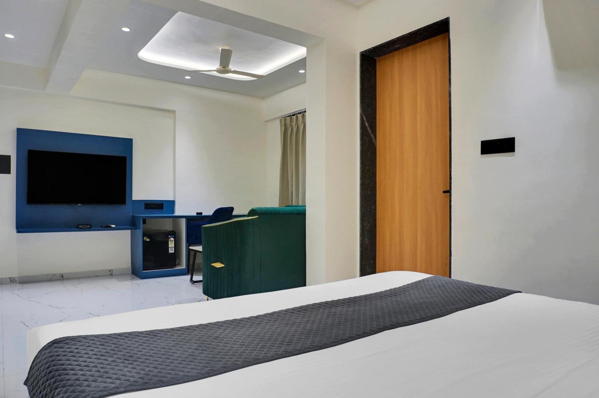 Palm Suites Baner- Indian Nationals Only 浦那 外观 照片